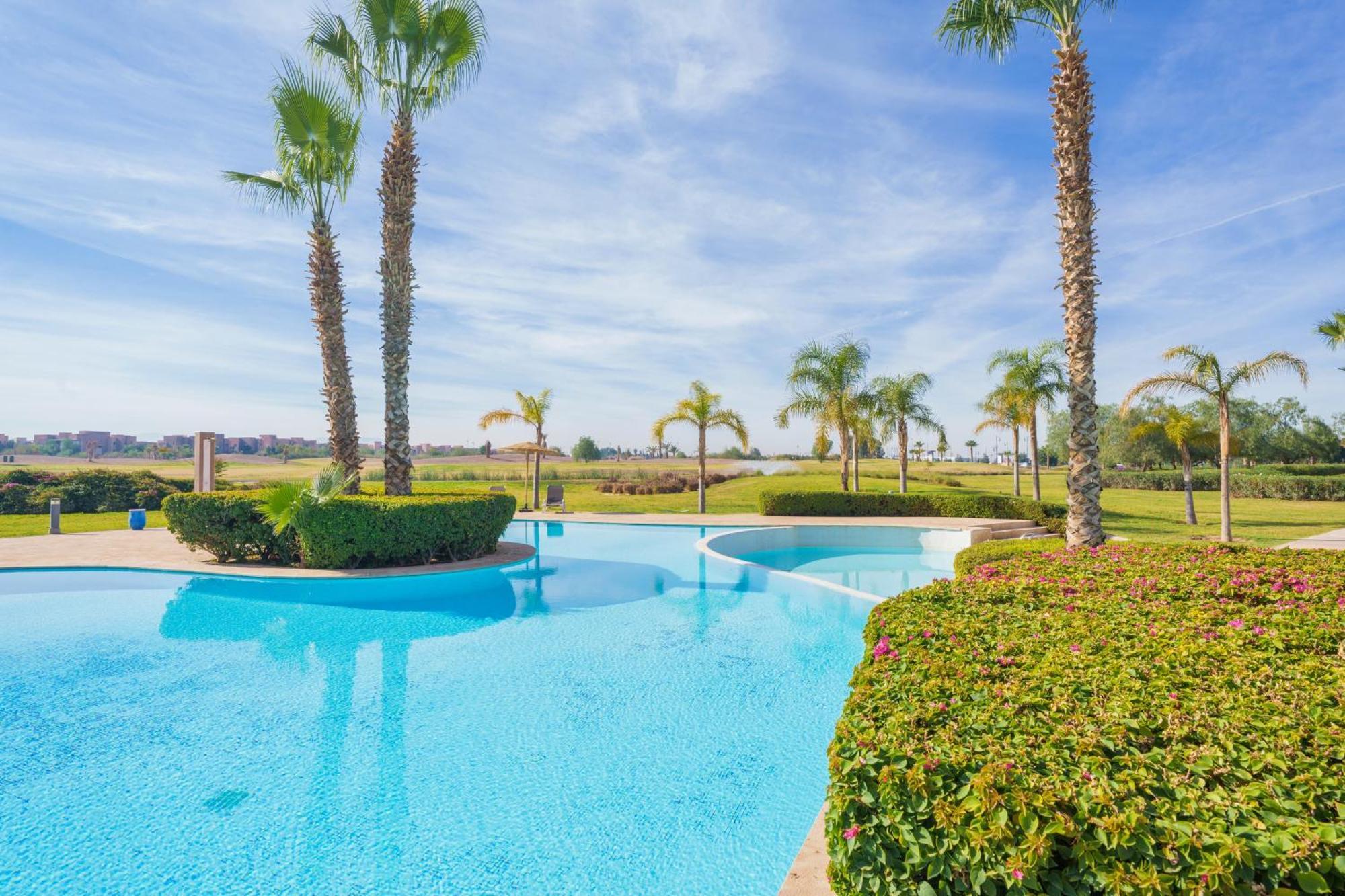 Elevated Elegance A Stylish Golf Atlas Appartement *